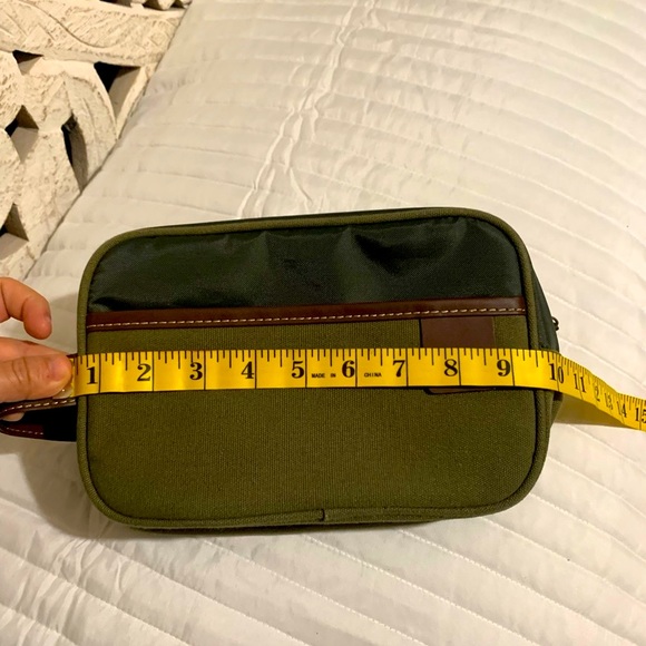 Men’s travel bag kit organizer in olive green - Picture 7 of 8